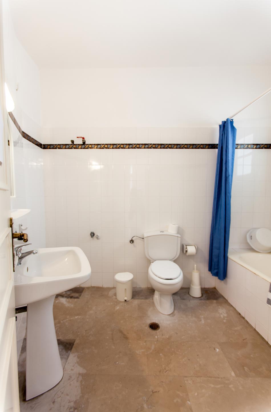 Tolo Apartment Bathroom