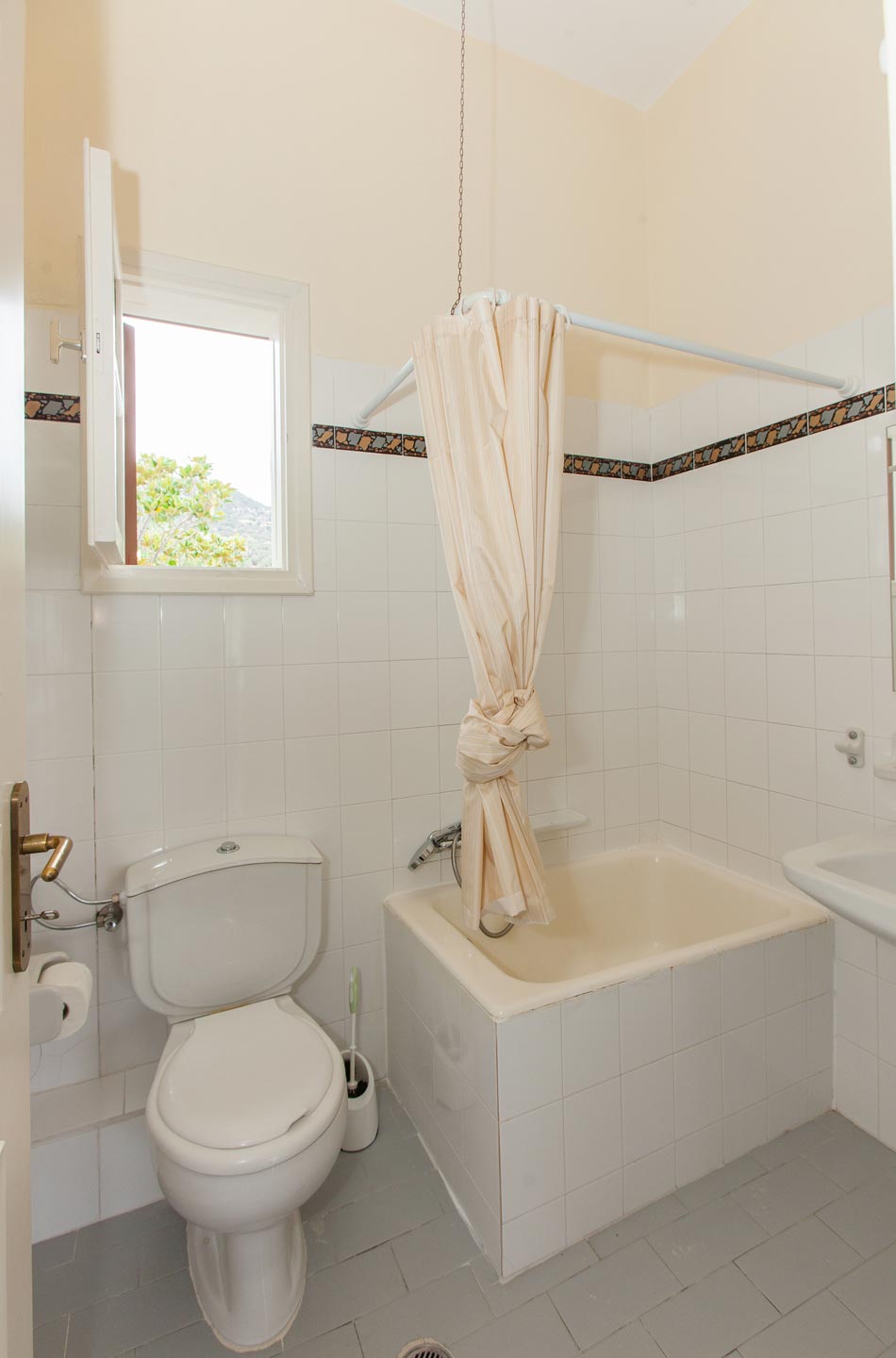 Tolo Accommodation Bathroom