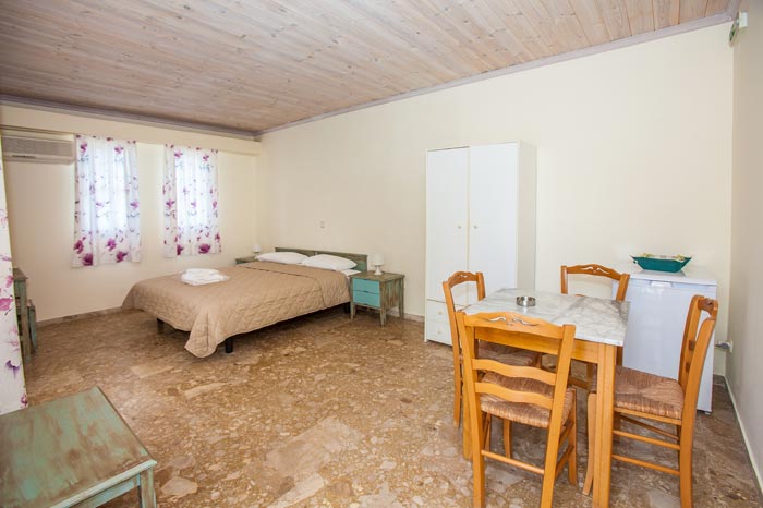 Thaleia Tolo Family Rooms