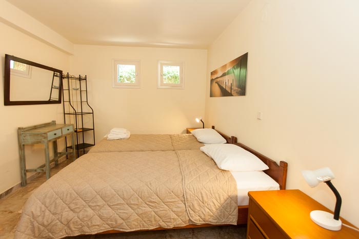 Thaleia Tolo Family Rooms