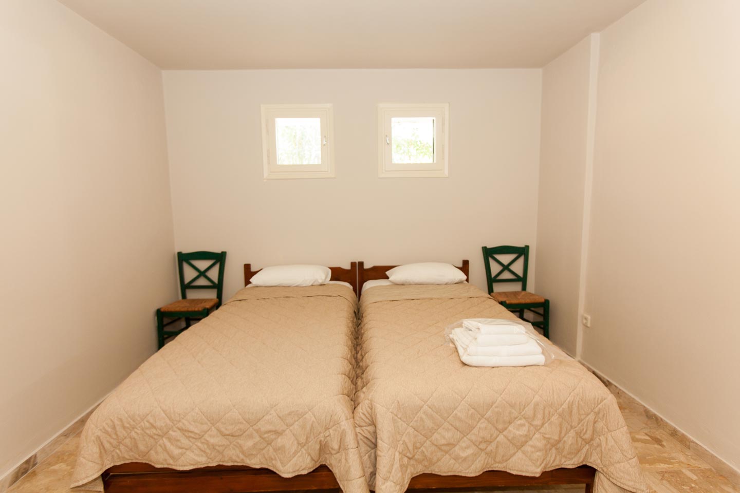 Tolo Apartments for 8
